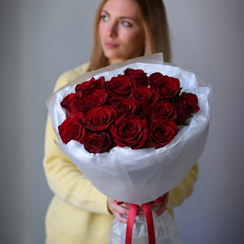 Букет из 15 красных роз